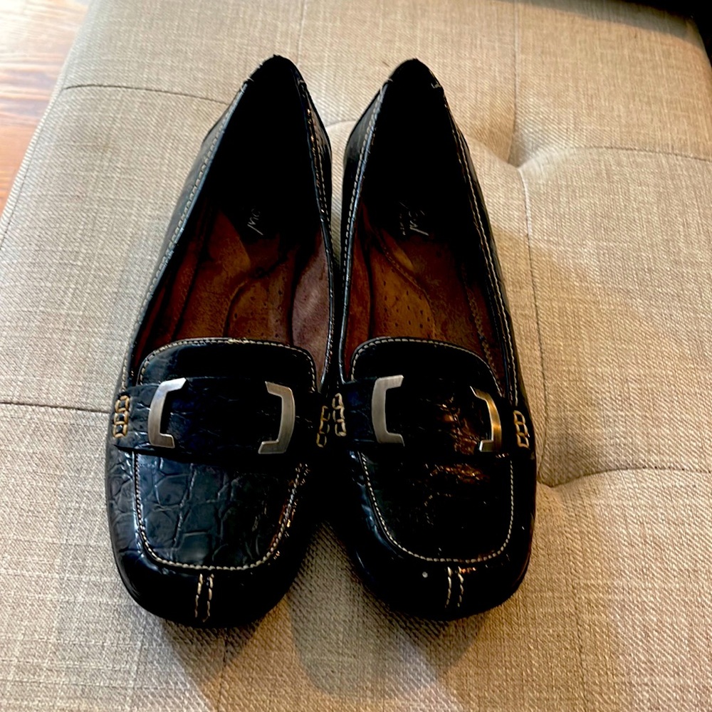 Womens Loafers beautiful croc style brown leather by Natural Soul.  Size 10